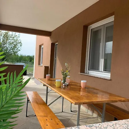 Julija With Private Pool Nyaraló *