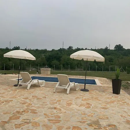 Julija With Private Pool Nyaraló