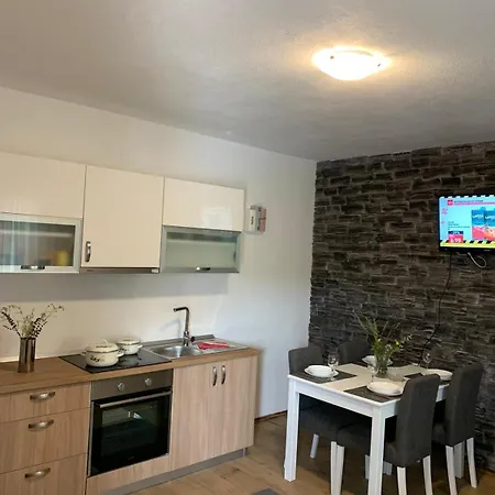 Julija With Private Pool Nyaraló *