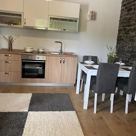 Julija With Private Pool Nyaraló