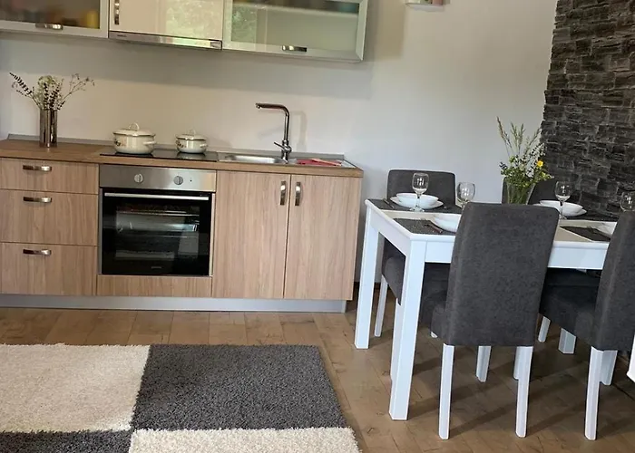 Julija With Private Pool Nyaraló