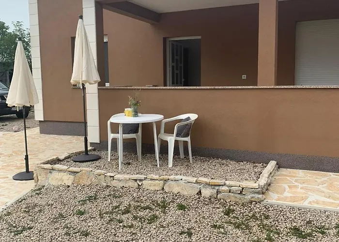 Nyaraló Julija With Private Pool *