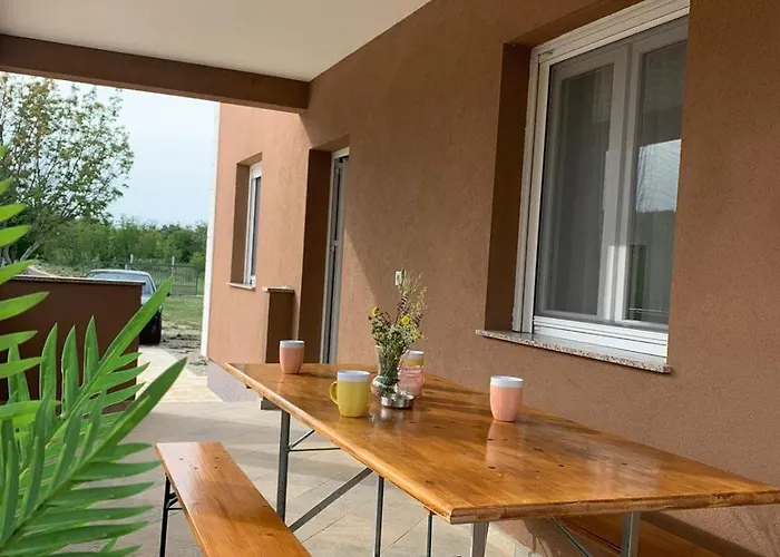 Julija With Private Pool Vikendica *