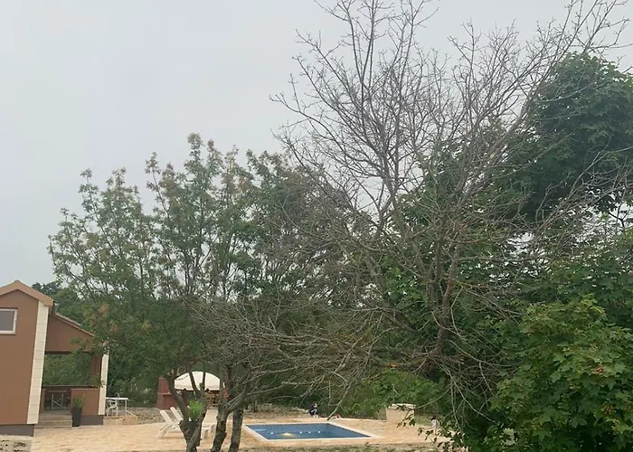 Julija With Private Pool Vikendica Bilisane